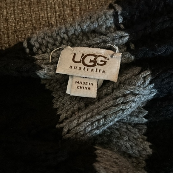 Ugg Cable Knit Scarf and Hat Set - Picture 4 of 6